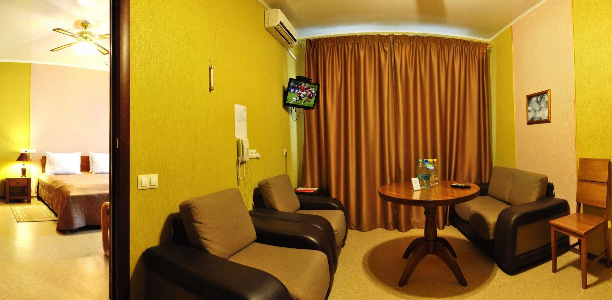 Hotel An-2 Charkiv Exteriör bild