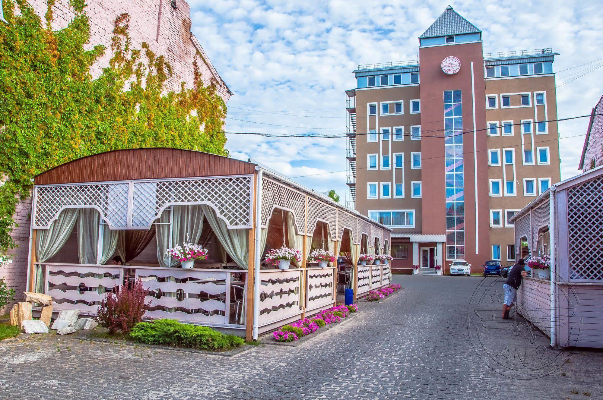 Hotel An-2 Charkiv Exteriör bild